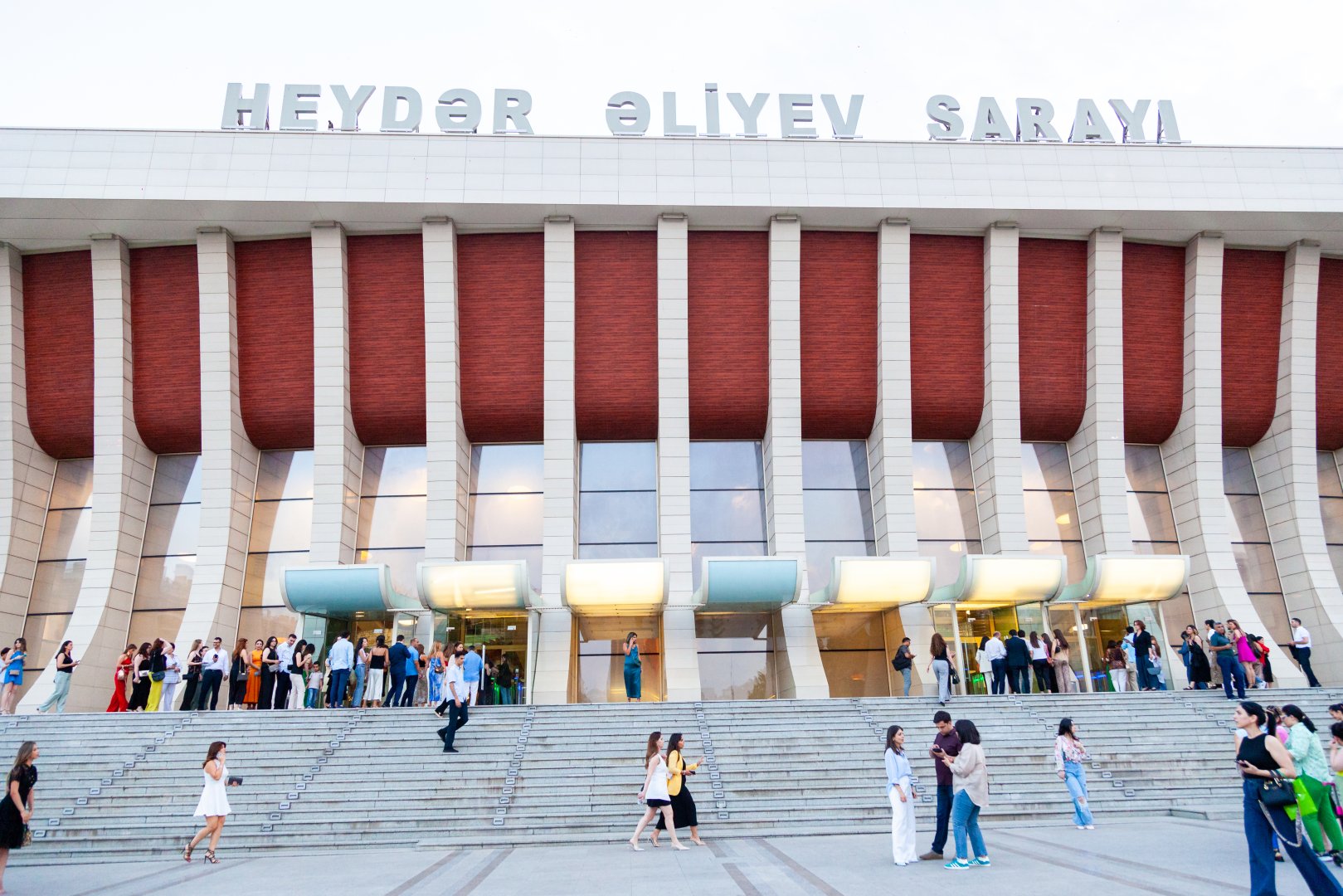 В Баку впервые с концертом выступил "грузинский Челентано" - его голос лечит (ФОТО)