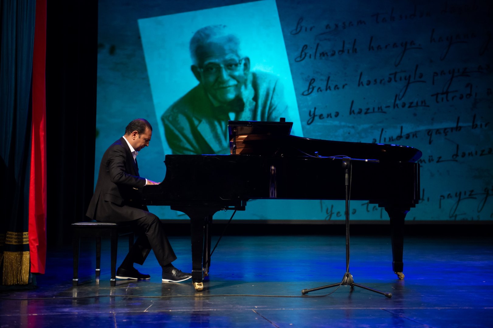 В Баку прошел вечер памяти Вагифа Самедоглу с участием известных деятелей культуры (ФОТО)