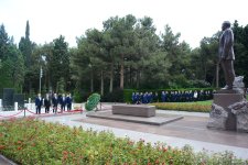 Руководящий состав МИД Азербайджана посетил Аллею почетного захоронения и Аллею шехидов (ФОТО)