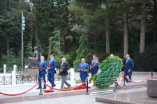 Руководящий состав МИД Азербайджана посетил Аллею почетного захоронения и Аллею шехидов (ФОТО)