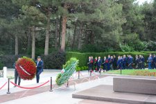 Руководящий состав МИД Азербайджана посетил Аллею почетного захоронения и Аллею шехидов (ФОТО)