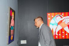 В Баку  открылась оригинальная экспозиция художницы из Грузии Барбары Асламази (ФОТО)