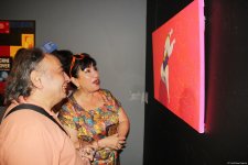 В Баку  открылась оригинальная экспозиция художницы из Грузии Барбары Асламази (ФОТО)