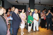 В Баку  открылась оригинальная экспозиция художницы из Грузии Барбары Асламази (ФОТО)