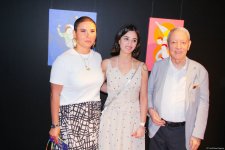 В Баку  открылась оригинальная экспозиция художницы из Грузии Барбары Асламази (ФОТО)