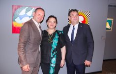 В Баку  открылась оригинальная экспозиция художницы из Грузии Барбары Асламази (ФОТО)