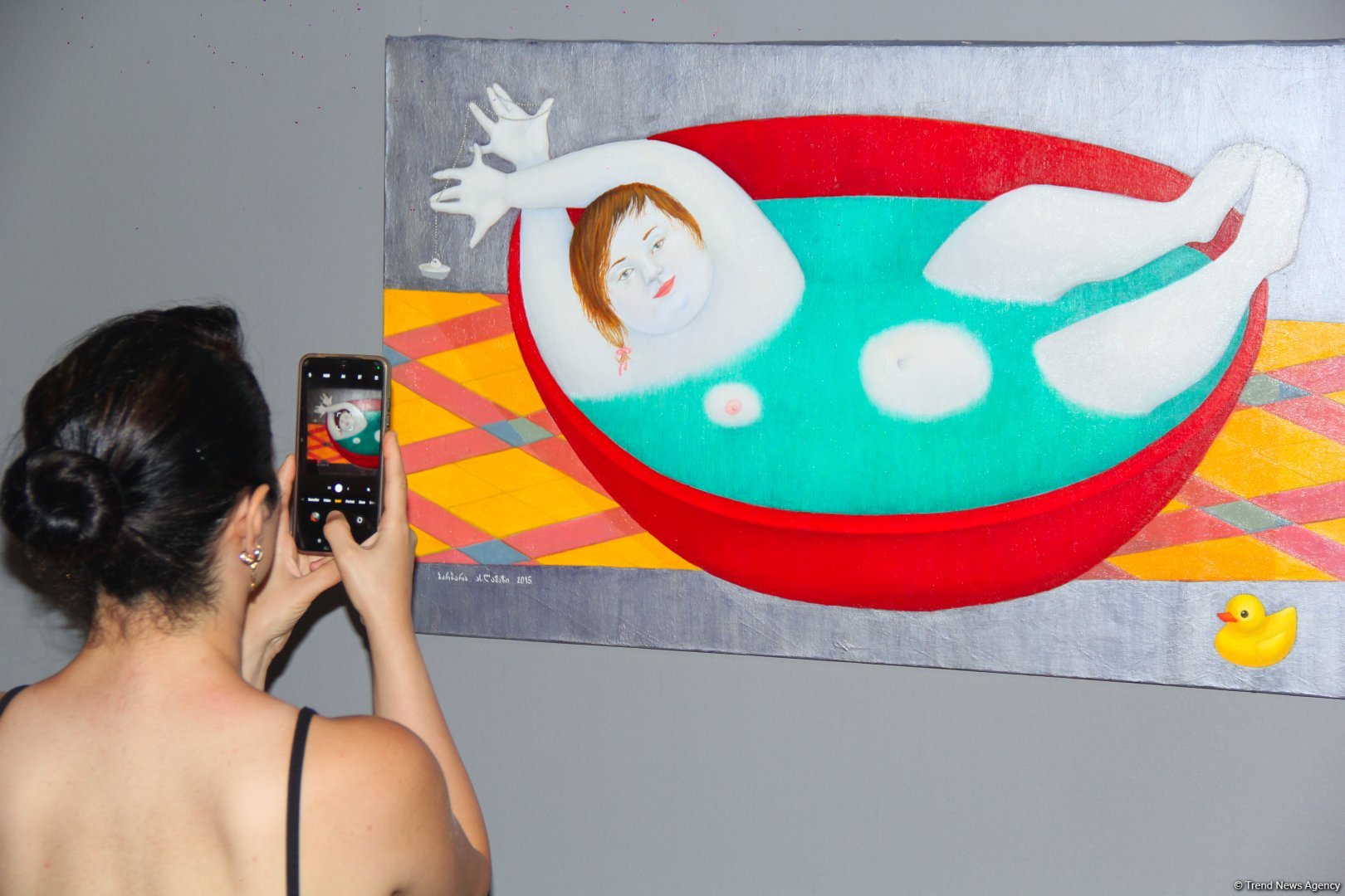 В Баку  открылась оригинальная экспозиция художницы из Грузии Барбары Асламази (ФОТО)