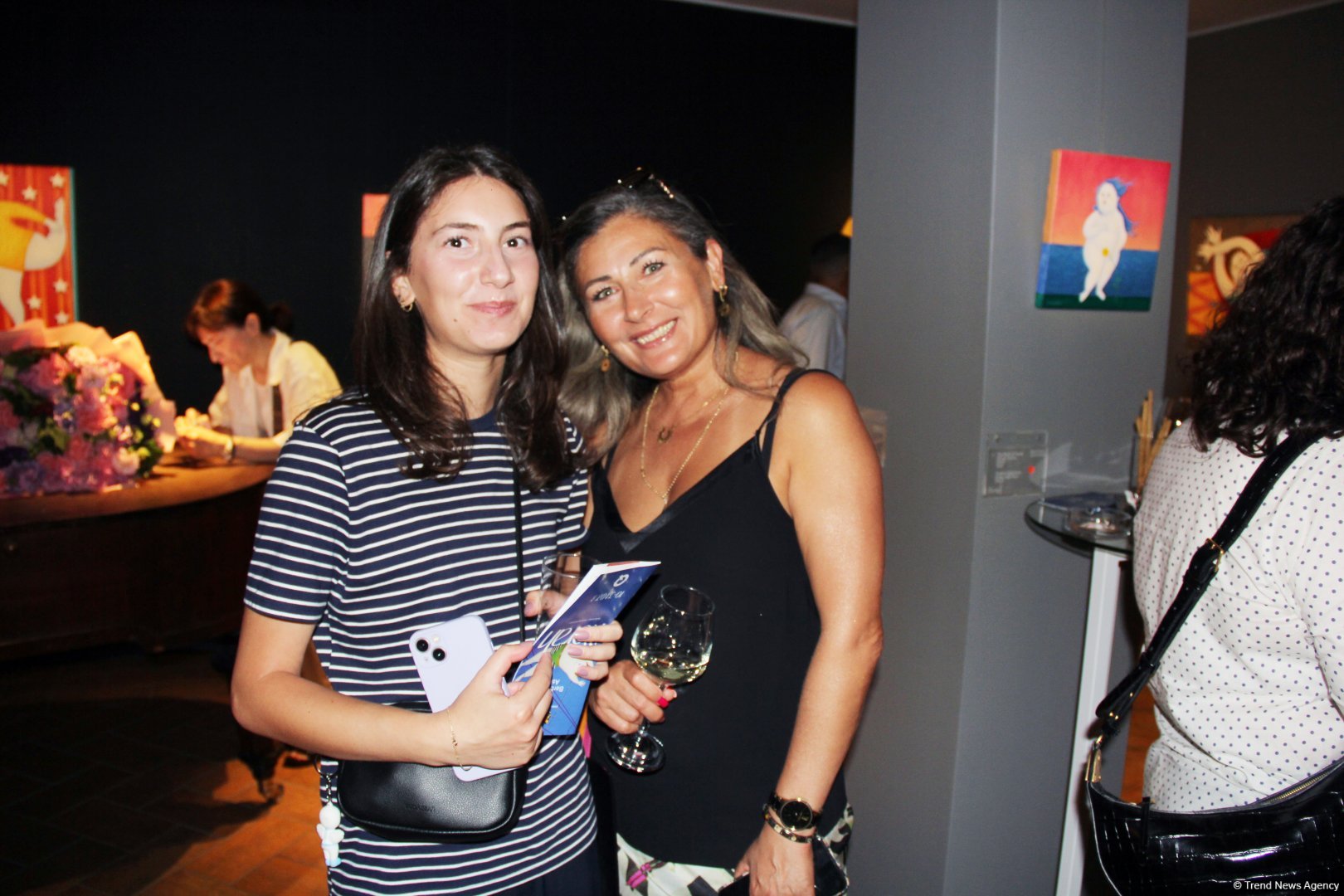 В Баку  открылась оригинальная экспозиция художницы из Грузии Барбары Асламази (ФОТО)