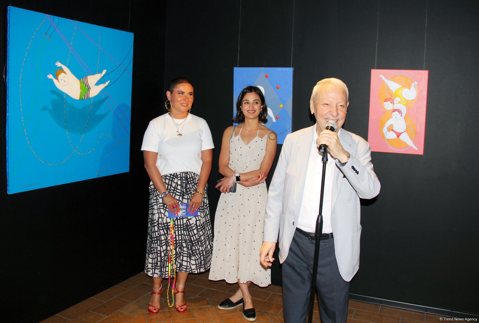 В Баку  открылась оригинальная экспозиция художницы из Грузии Барбары Асламази (ФОТО)