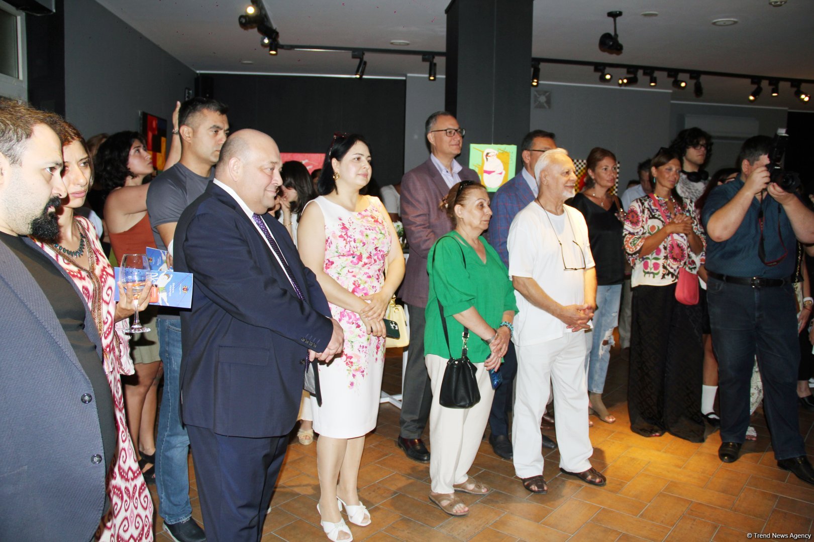 В Баку  открылась оригинальная экспозиция художницы из Грузии Барбары Асламази (ФОТО)