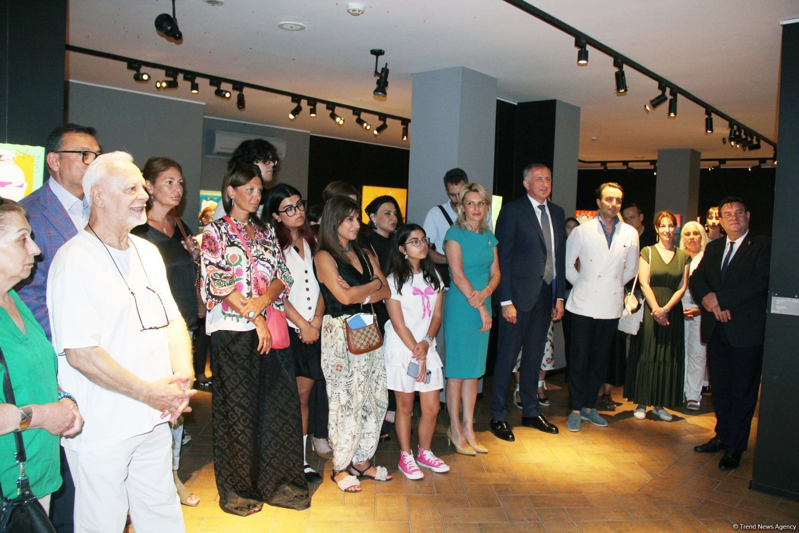 В Баку  открылась оригинальная экспозиция художницы из Грузии Барбары Асламази (ФОТО)