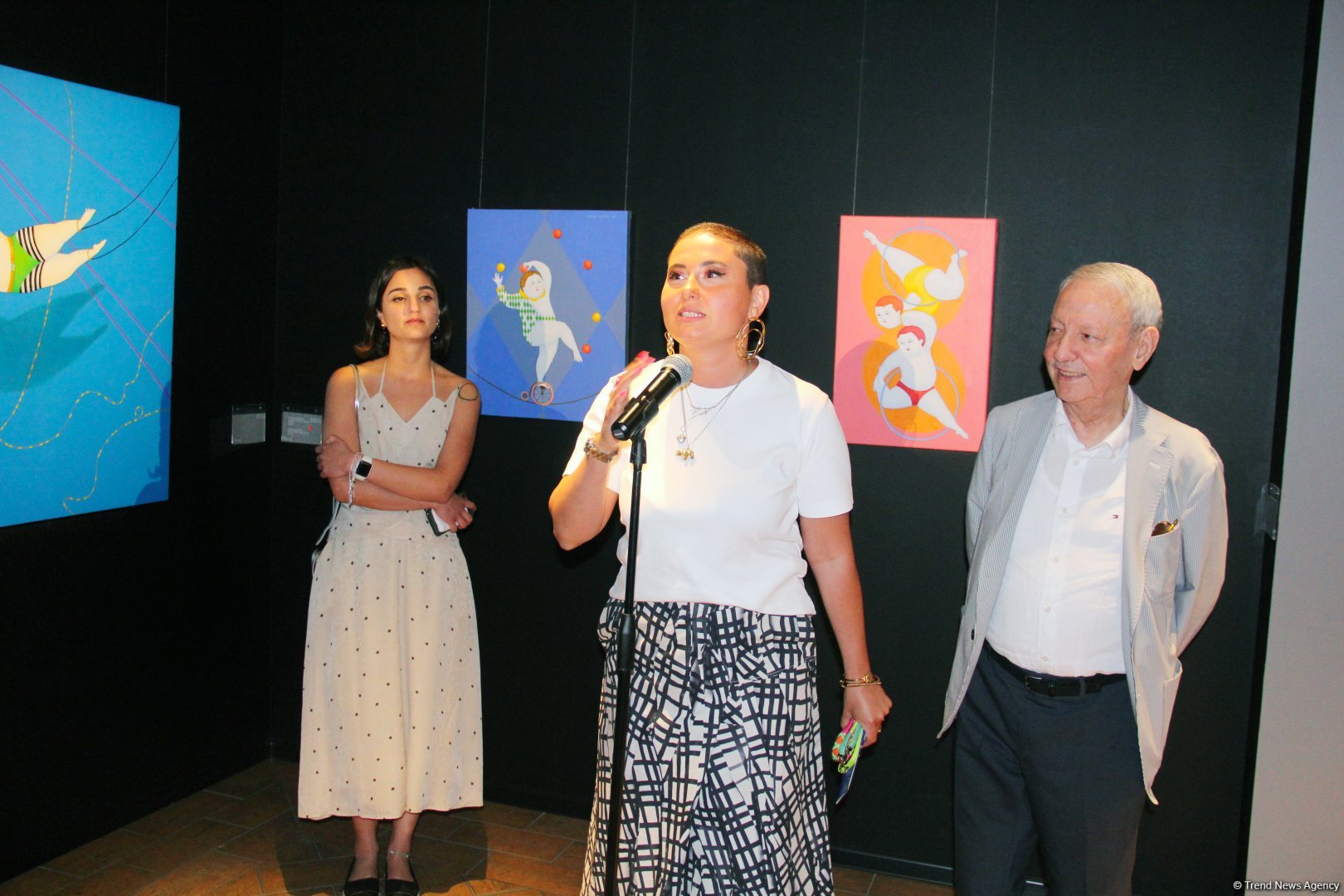 В Баку  открылась оригинальная экспозиция художницы из Грузии Барбары Асламази (ФОТО)