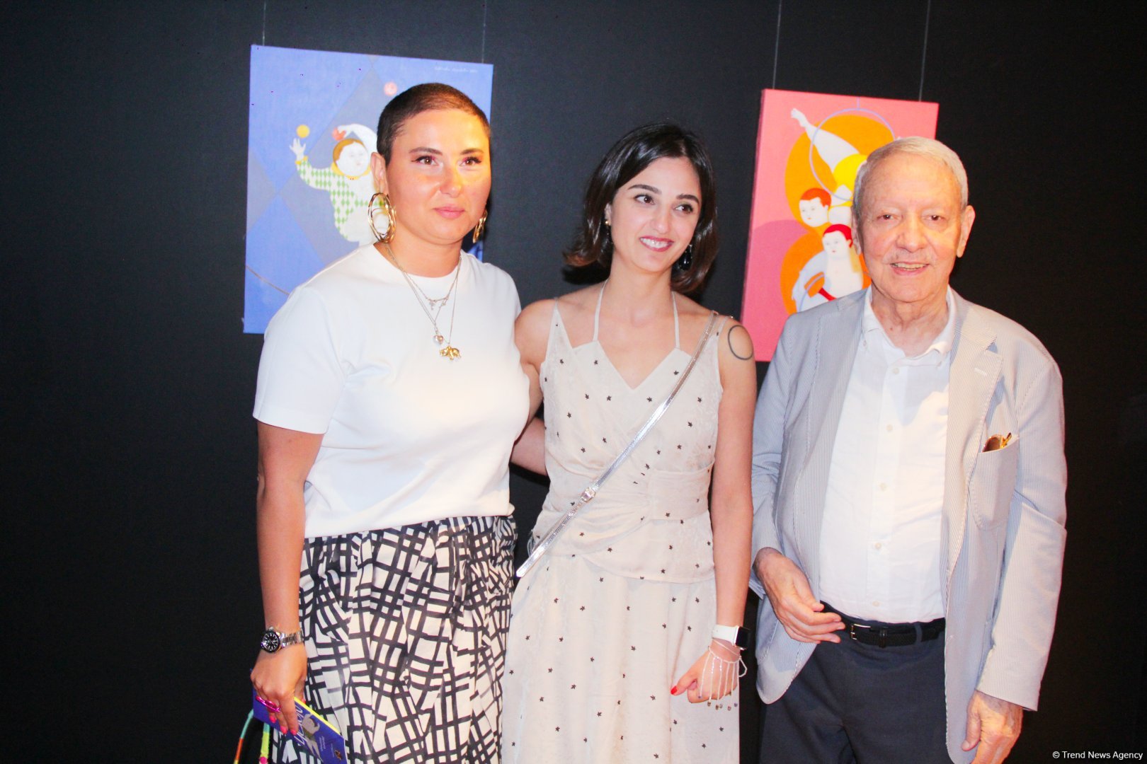 В Баку  открылась оригинальная экспозиция художницы из Грузии Барбары Асламази (ФОТО)