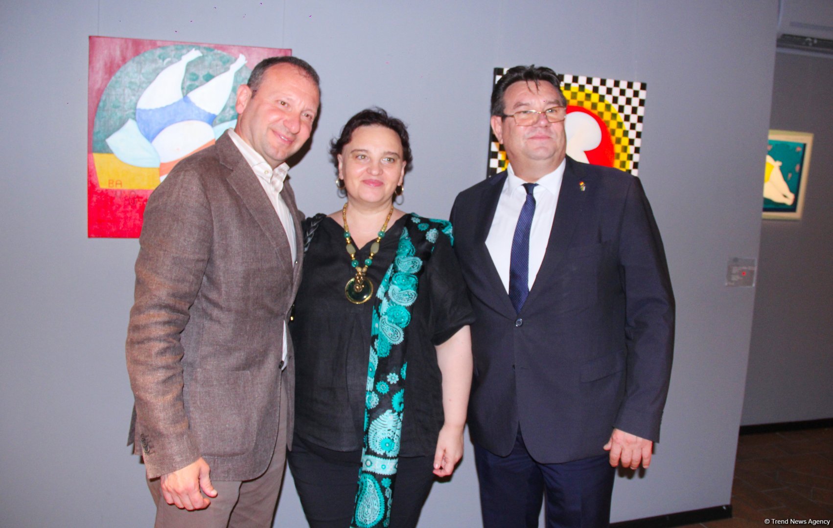 В Баку  открылась оригинальная экспозиция художницы из Грузии Барбары Асламази (ФОТО)