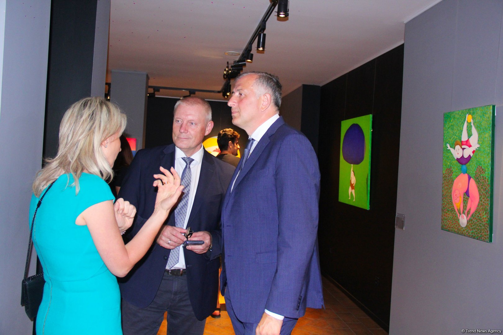 В Баку  открылась оригинальная экспозиция художницы из Грузии Барбары Асламази (ФОТО)