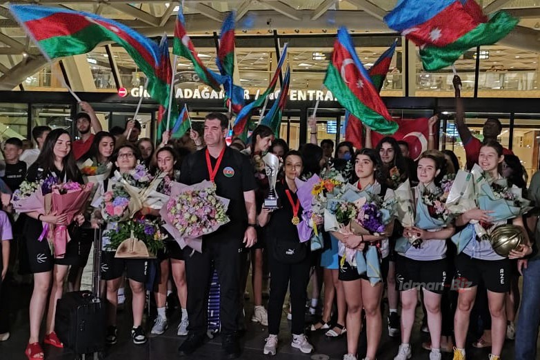 Азербайджанские баскетболистки, ставшие чемпионами Европы, вернулись на Родину (ФОТО)