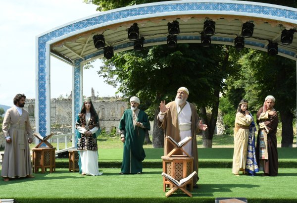 В рамках Дней поэзии Вагифа в Шуше представлена театральная композиция по произведениям Мухаммеда Физули (ФОТО)