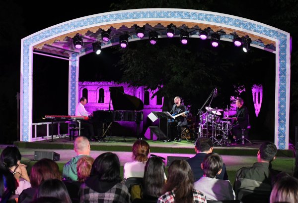 В Шуше впервые представлен этноджаз с участием трио Эмиля Афрасияба в рамках Дней поэзии Вагифа  (ФОТО)