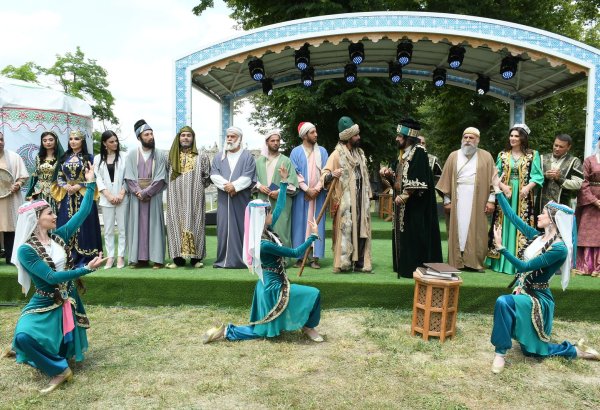 Премьерой спектакля "Путешествие с Вагифом" завершились Дни поэзии Вагифа в Шуше (ФОТО)