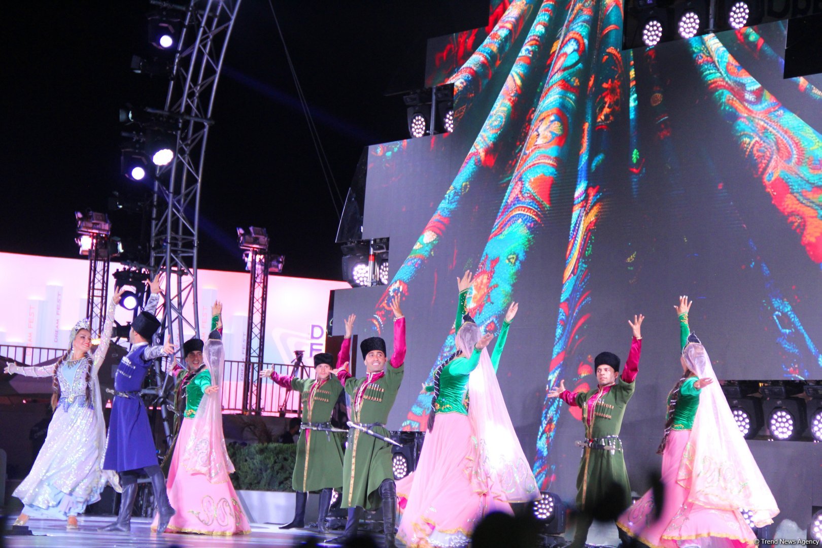 Феерическое открытие первого международного фестиваля Dream Fest в Баку с участием мировых звезд (ФОТО)