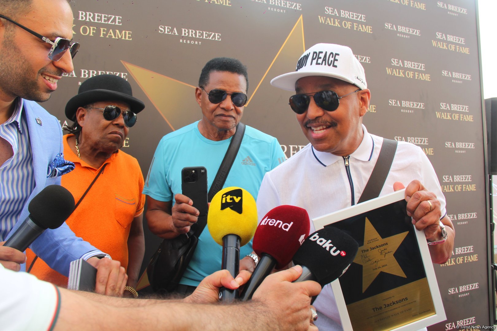 Легендарная группа The Jacksons заложила звезду в Sea Breeze Walk of Fame в Баку (ФОТО)