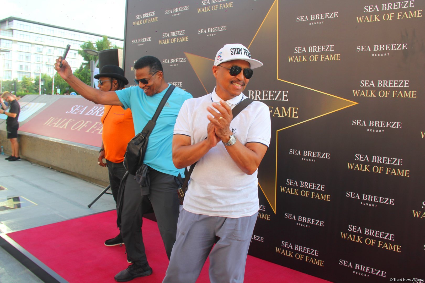 Легендарная группа The Jacksons заложила звезду в Sea Breeze Walk of Fame в Баку (ФОТО)