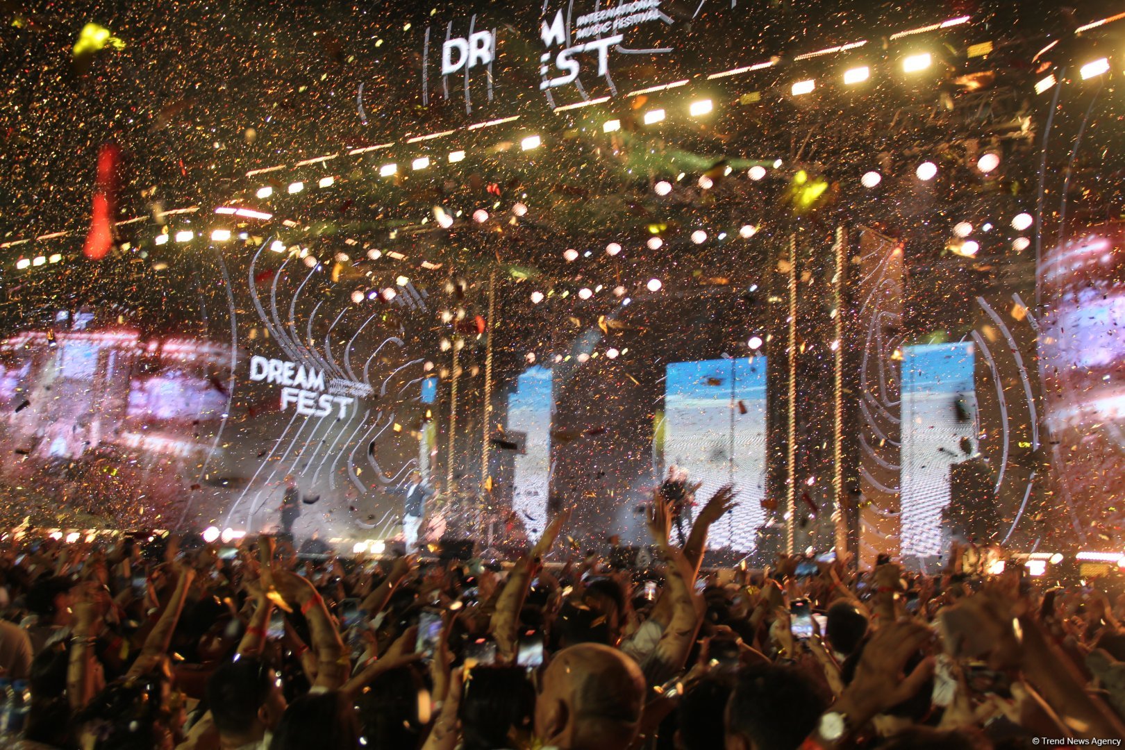 Невероятный драйв и ливень на Dream Fest в Баку - Thomas Anders, Dr.Alban, Leee John и другие звезды (ФОТО)