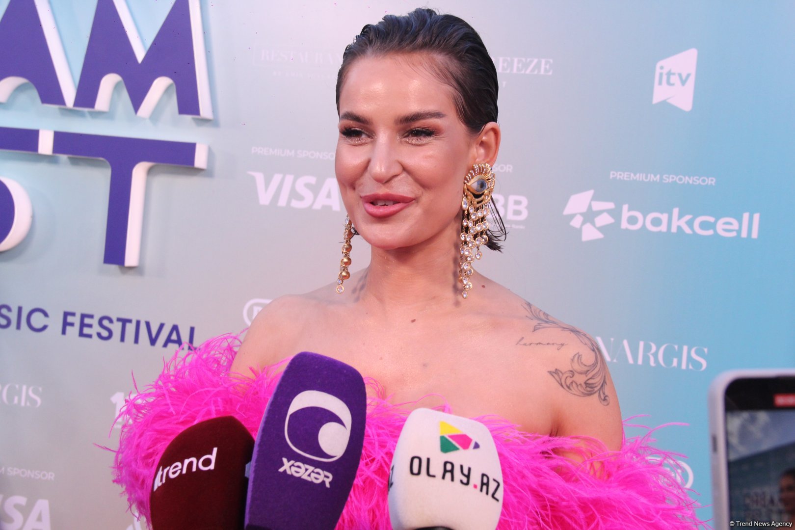 Dr.Alban и звезды в красочных нарядах на красной дорожке Dream Fest в Баку (ФОТО)