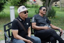 Братья Майкла Джексона совершили прогулку по Баку (ФОТО)