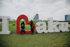 Братья Майкла Джексона совершили прогулку по Баку (ФОТО)