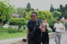 Братья Майкла Джексона совершили прогулку по Баку (ФОТО)