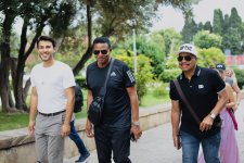 Братья Майкла Джексона совершили прогулку по Баку (ФОТО)