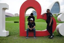 Братья Майкла Джексона совершили прогулку по Баку (ФОТО)