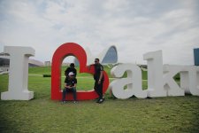 Братья Майкла Джексона совершили прогулку по Баку (ФОТО)