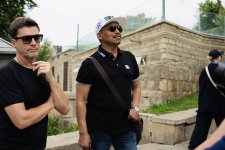 Братья Майкла Джексона совершили прогулку по Баку (ФОТО)