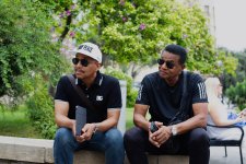 Братья Майкла Джексона совершили прогулку по Баку (ФОТО)