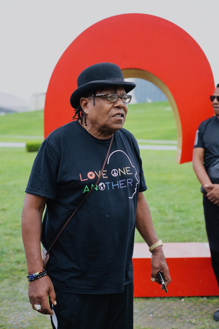 Братья Майкла Джексона совершили прогулку по Баку (ФОТО)