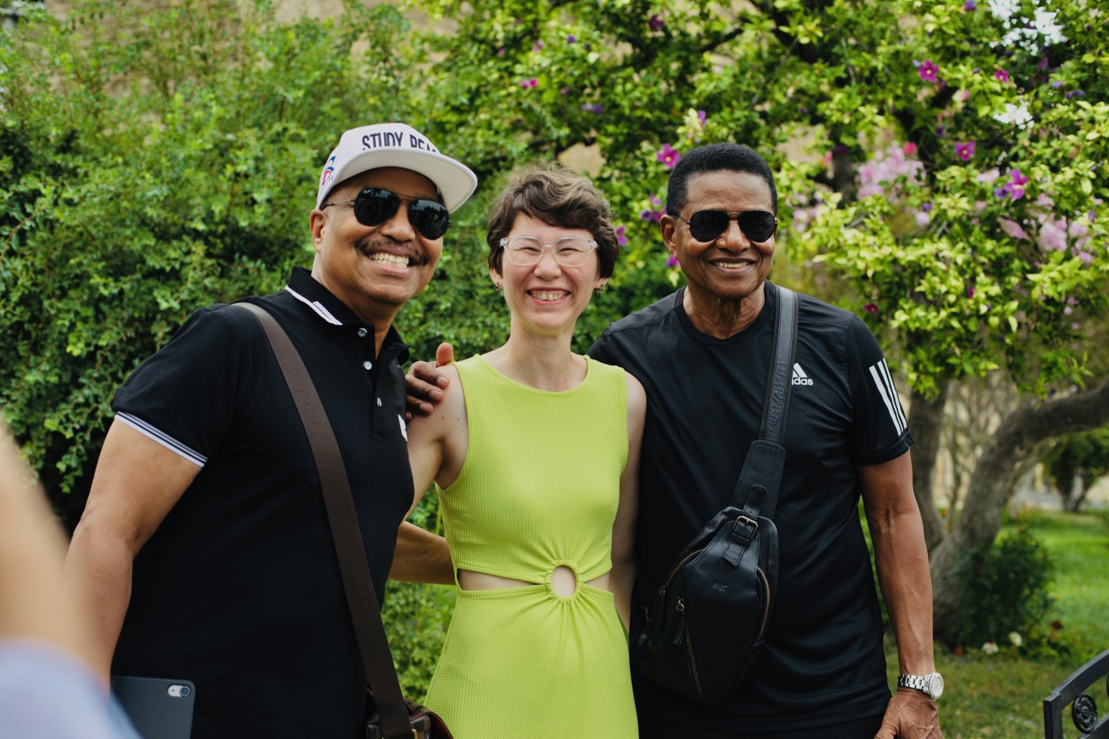 Братья Майкла Джексона совершили прогулку по Баку (ФОТО)