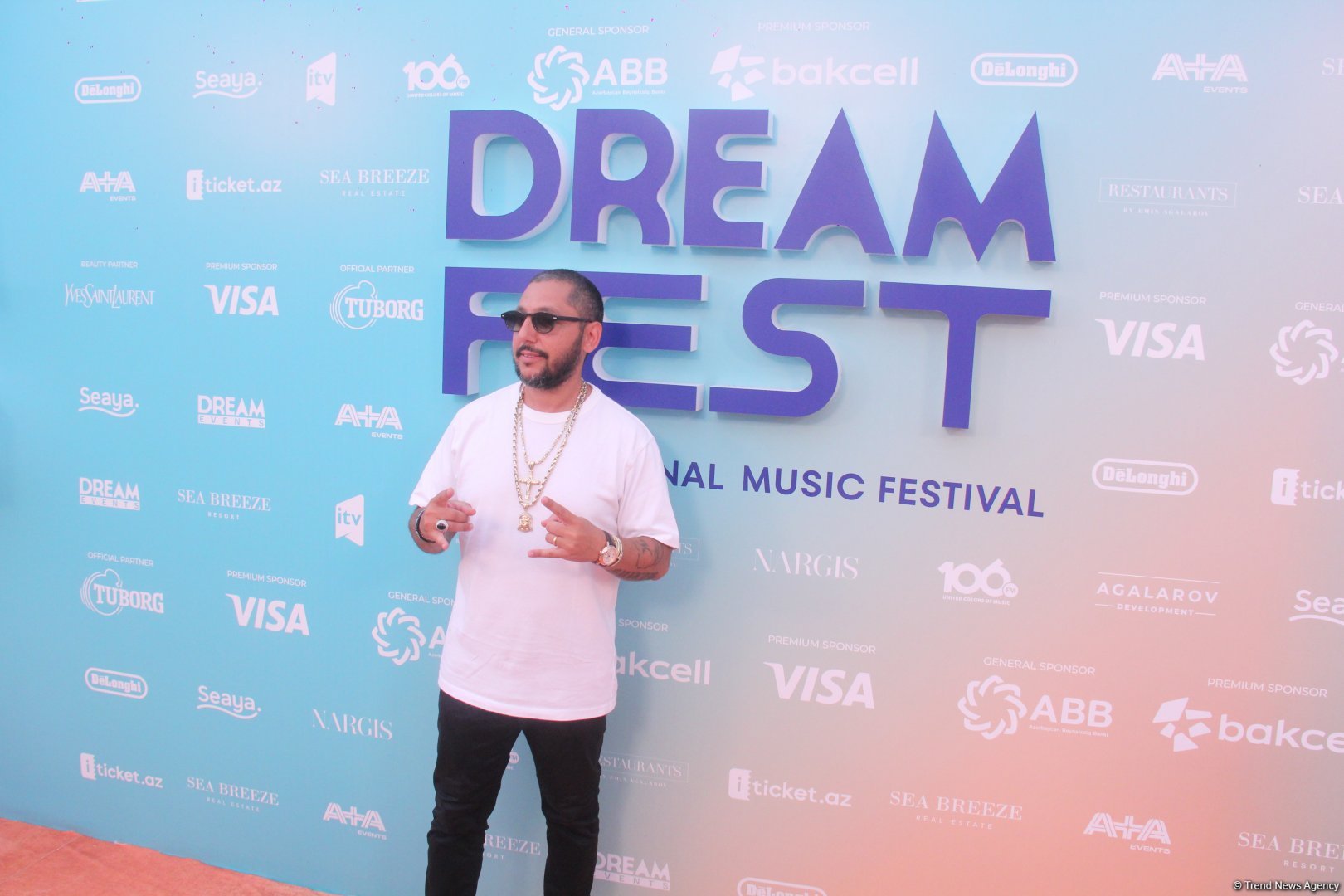 Красная дорожка Dream Fest в Баку - позитивные Arabesque, Efendi со звездной короной и другие знаменитости (ФОТО)