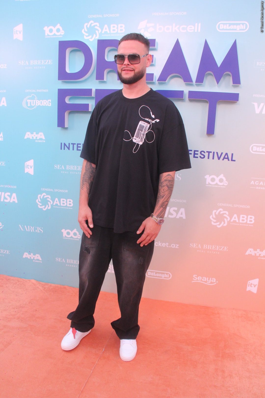 Красная дорожка Dream Fest в Баку - позитивные Arabesque, Efendi со звездной короной и другие знаменитости (ФОТО)