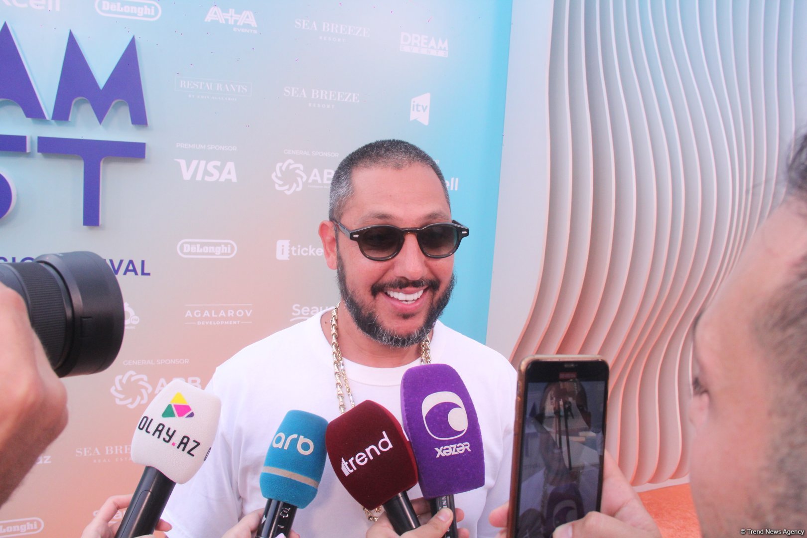 Красная дорожка Dream Fest в Баку - позитивные Arabesque, Efendi со звездной короной и другие знаменитости (ФОТО)