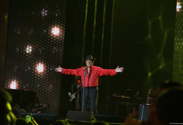 Легендарный Энгельберт Хампердинк, братья Майкла Джексона, CC Catch и другие звезды на  грандиозном вечере Dream Fest в Баку (ФОТО)