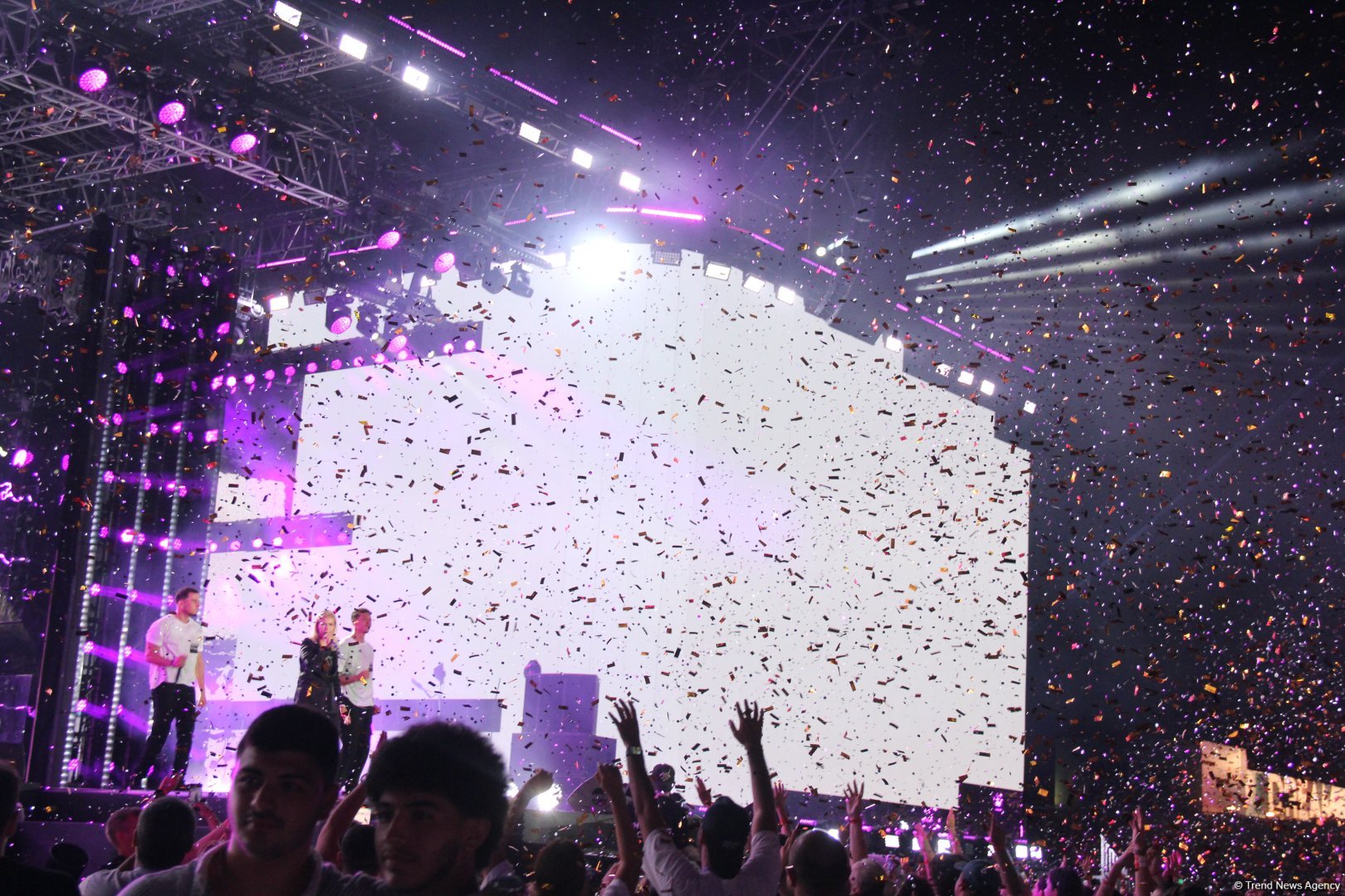 Легендарный Энгельберт Хампердинк, братья Майкла Джексона, CC Catch и другие звезды на  грандиозном вечере Dream Fest в Баку (ФОТО)