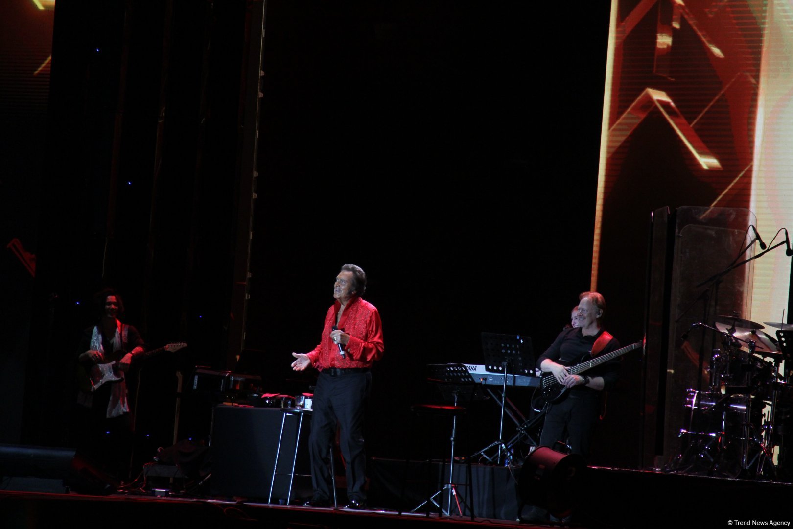 Легендарный Энгельберт Хампердинк, братья Майкла Джексона, CC Catch и другие звезды на  грандиозном вечере Dream Fest в Баку (ФОТО)