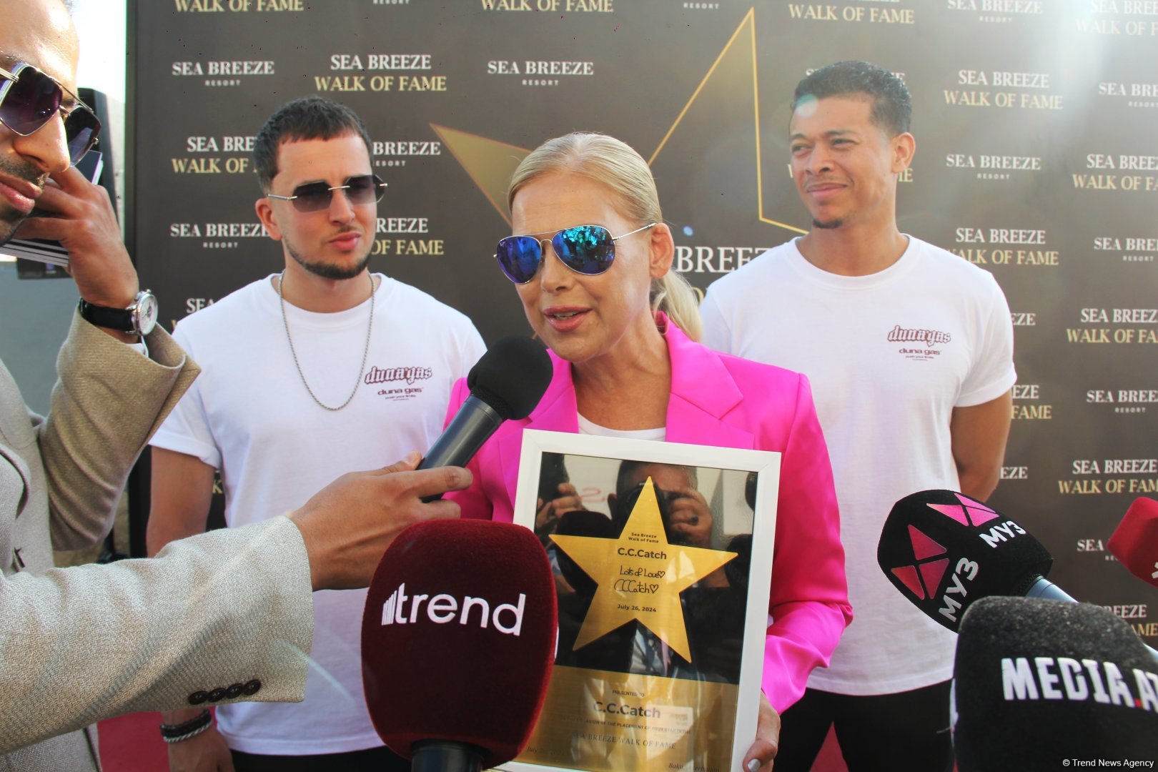 "Королева диско" 80-90-х СС Сatch заложила звезду в Sea Breeze Walk of Fame в Баку (ФОТО)