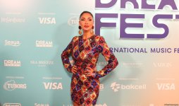 Николь Шерзингер блеснула на ковровой дорожке DreamFest в Баку в платье от азербайджанского дизайнера (ФОТО)