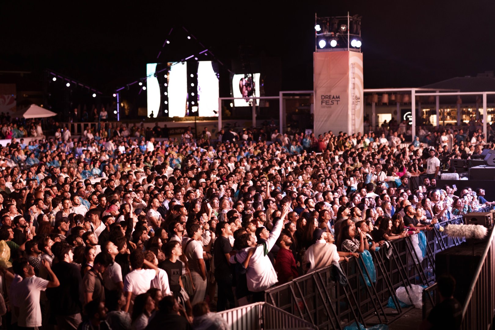 Жара, ветер, ливень…Завершился грандиозный Dream Fest в Баку с участием легендарных артистов и звезд (ФОТО)
