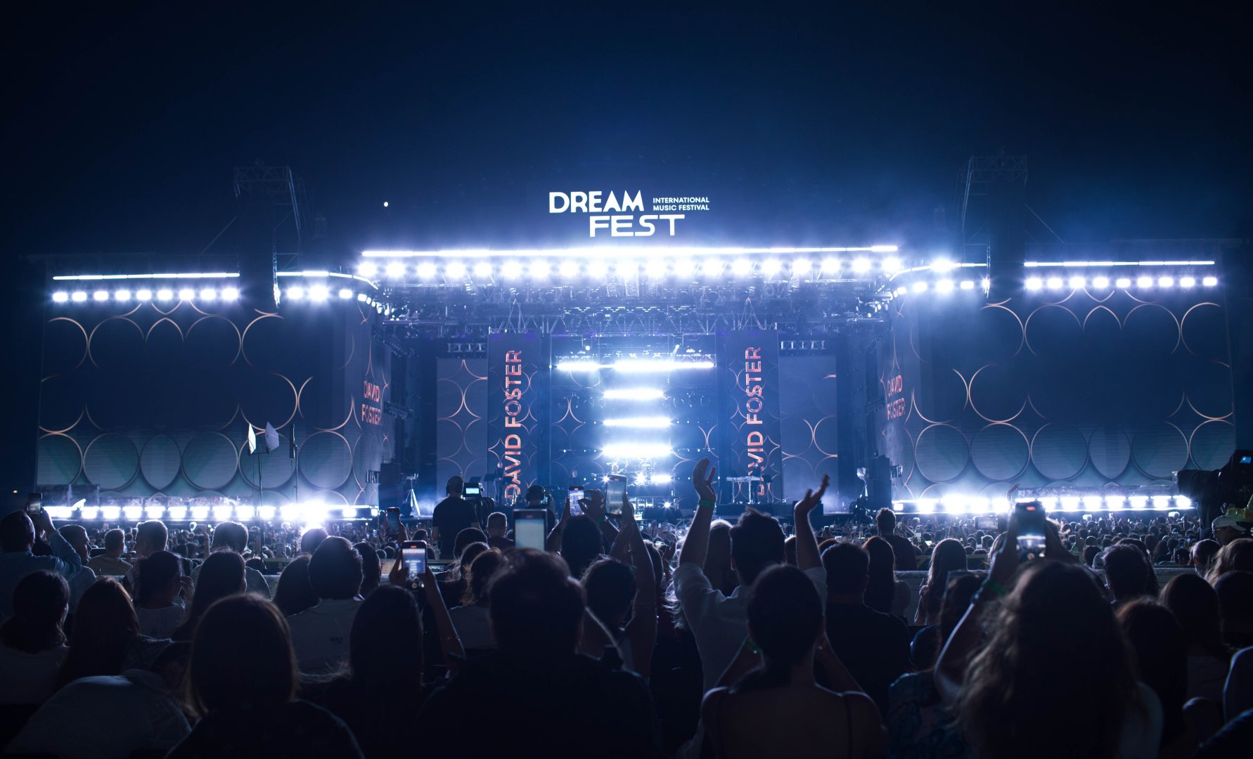 Жара, ветер, ливень…Завершился грандиозный Dream Fest в Баку с участием легендарных артистов и звезд (ФОТО)