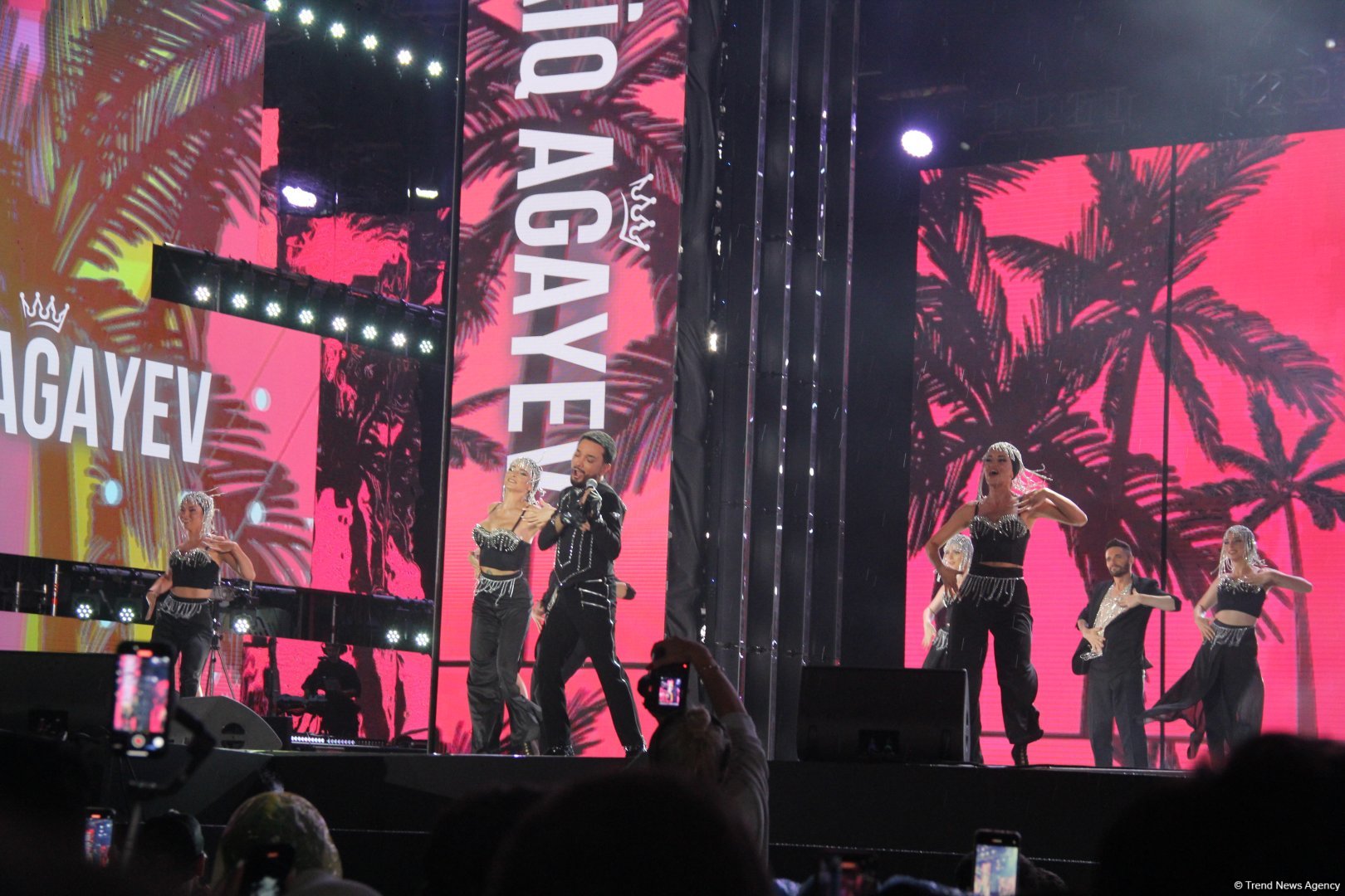 Жара, ветер, ливень…Завершился грандиозный Dream Fest в Баку с участием легендарных артистов и звезд (ФОТО)