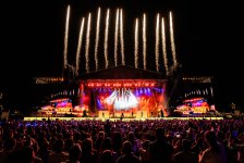 На берегу Каспия в Баку выступил Рики Мартин с зажигательным концертом (ВИДЕО, ФОТО)